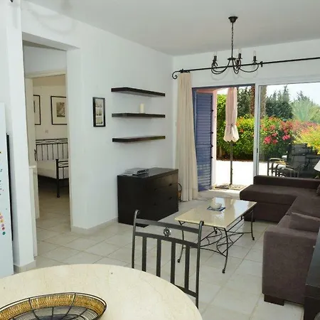 Limnaria Sunny Garden 파포스